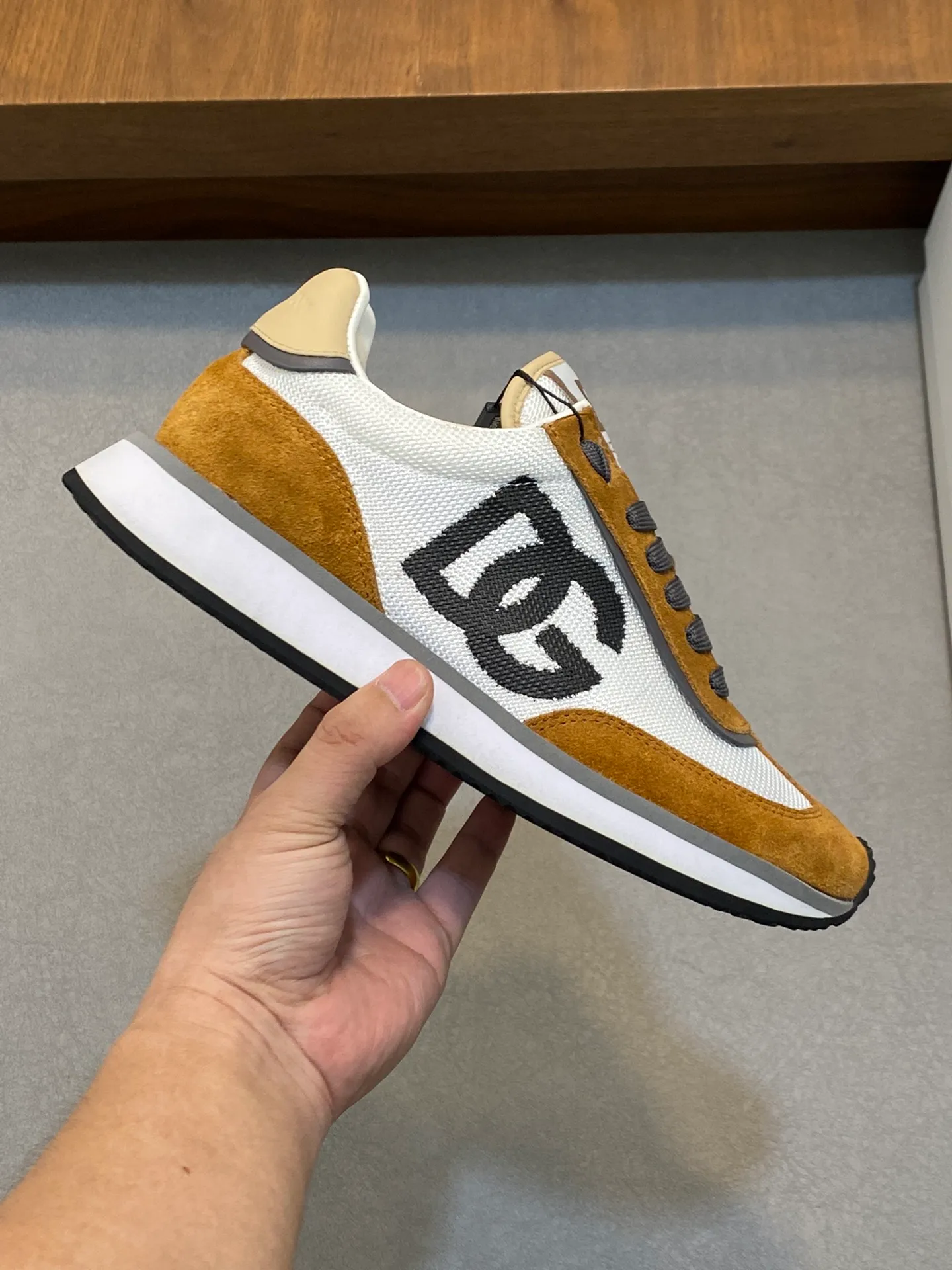 Factory price: 458💰••New products••Dolce&Gabbana••DG✔️High-end men's sports•casual shoes. Original goods from top counters. Original imported cowhide, multi-material splicing design ➕Imported cowhide lining, cowhide feet ➕Original T men's shoes 💰R elastic outsole.  Size: 39-44 (38, 45 customized)